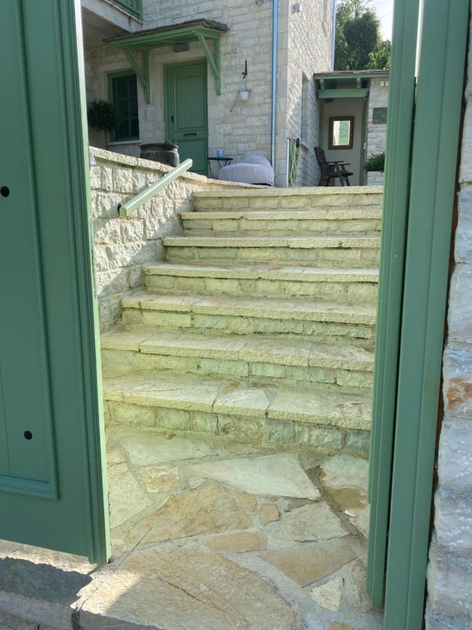 Aristi Boutique Stonehouse With Attic Apartment Exterior photo