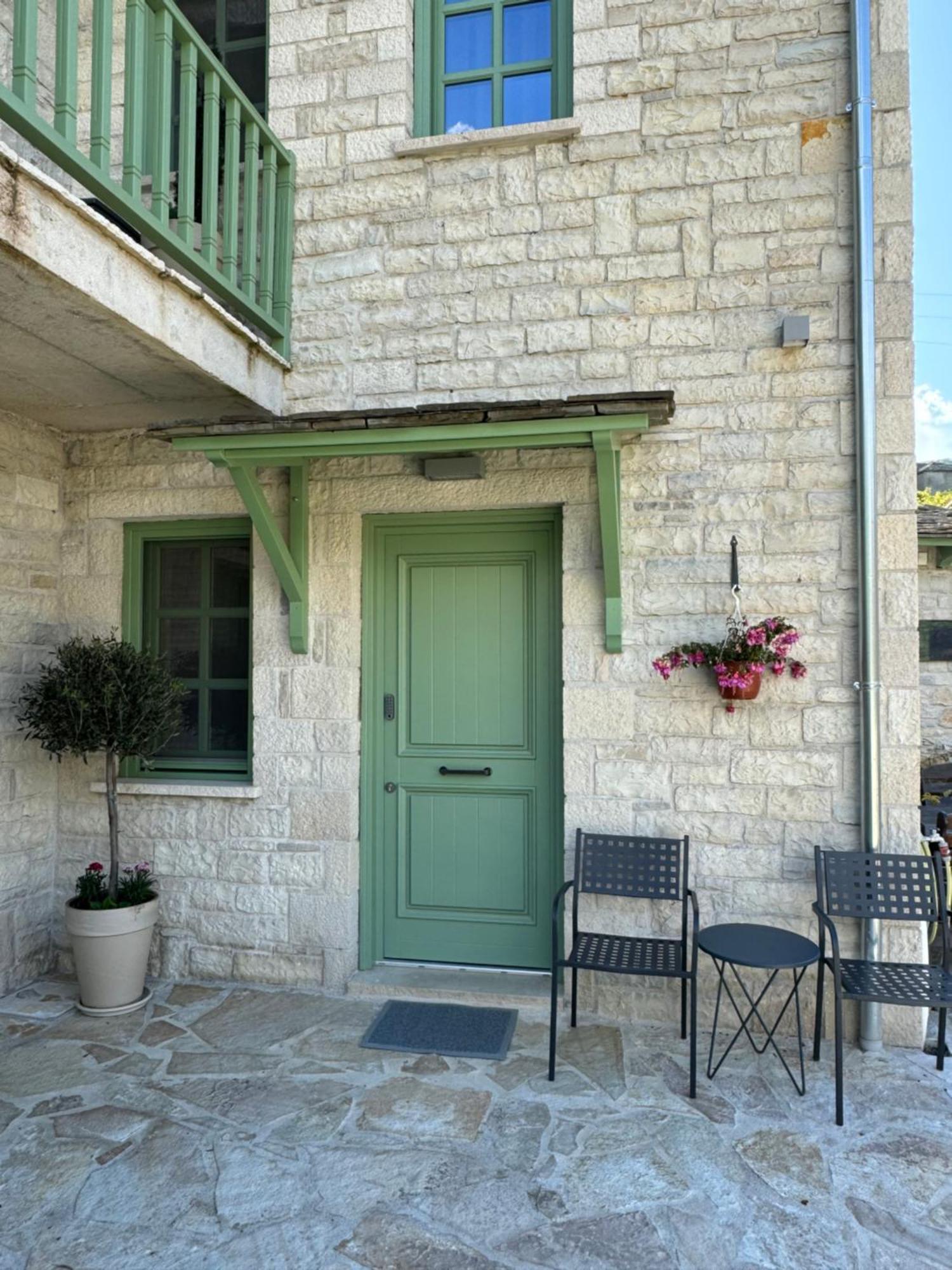 Aristi Boutique Stonehouse With Attic Apartment Exterior photo